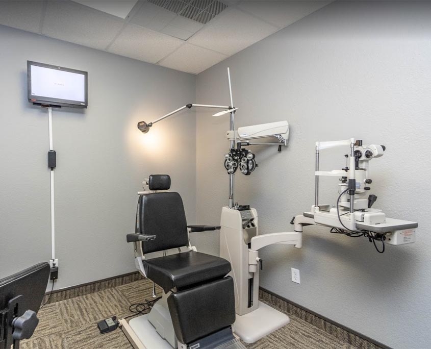 optometry equipment and chair at advanced family eye care waterloo clinic